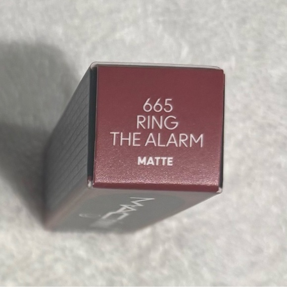 MAC Comsetics M·A·CXIMAL Silky Matte Lipstick in Ring The Alarm (665) NIB - Picture 3 of 4